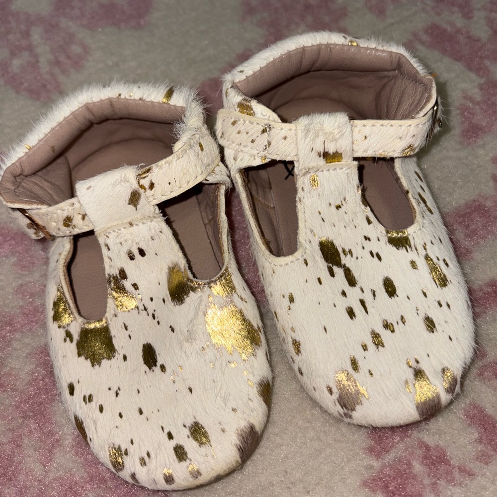 Monkey Feet Gold and White Hair-on-Hide Leather Western Boho Moccasins size 24m